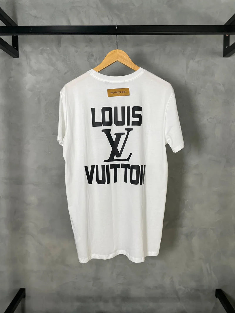 CAMISETA LOUIS VUITTON PRIMEIRA LINHA ESTAMPA NA FRENTE E NAS COSTAS