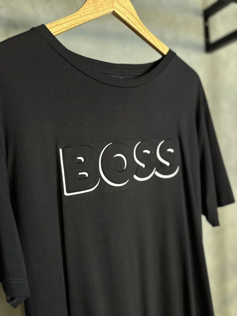 CAMISETA BOSS AUTO RELEVO DETALHE NO LOGO