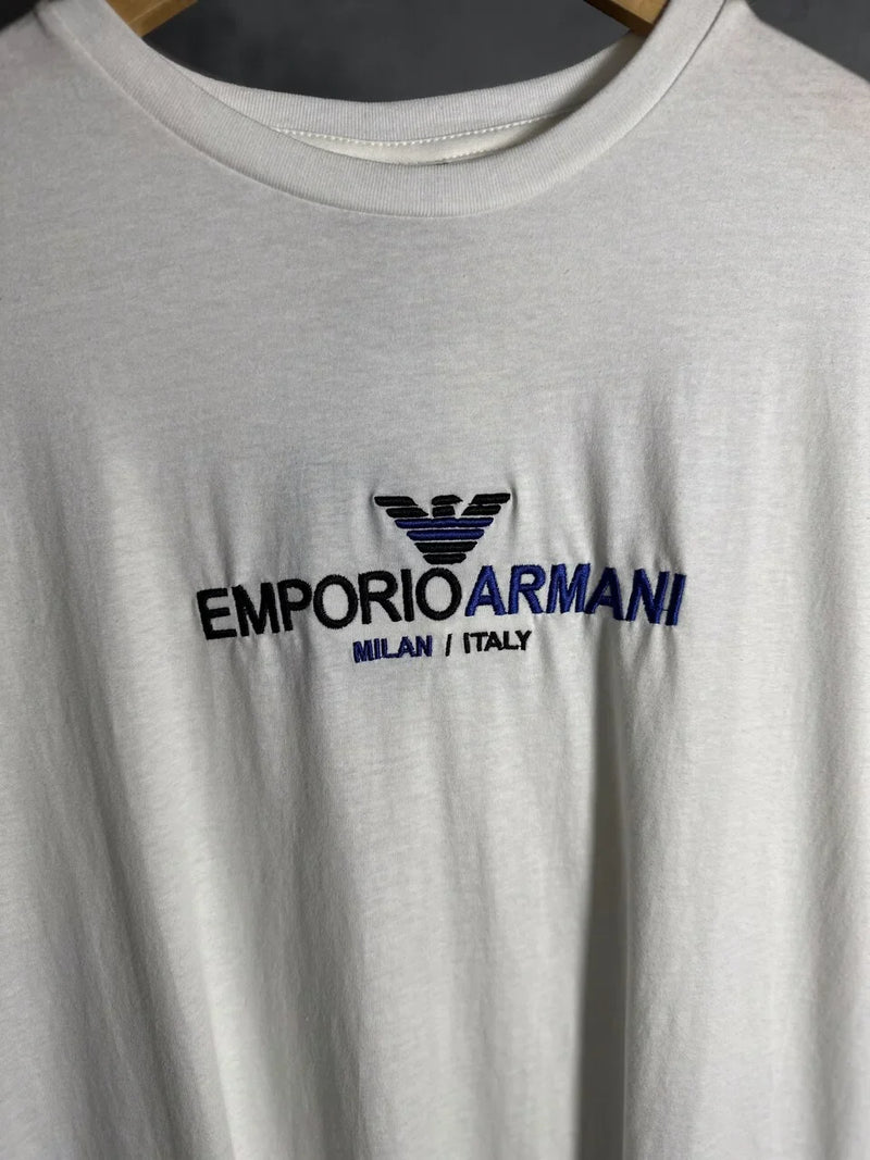 CAMISETA ARMANI ESTAMPA BORDADA DETALHES PRETO E AZUL