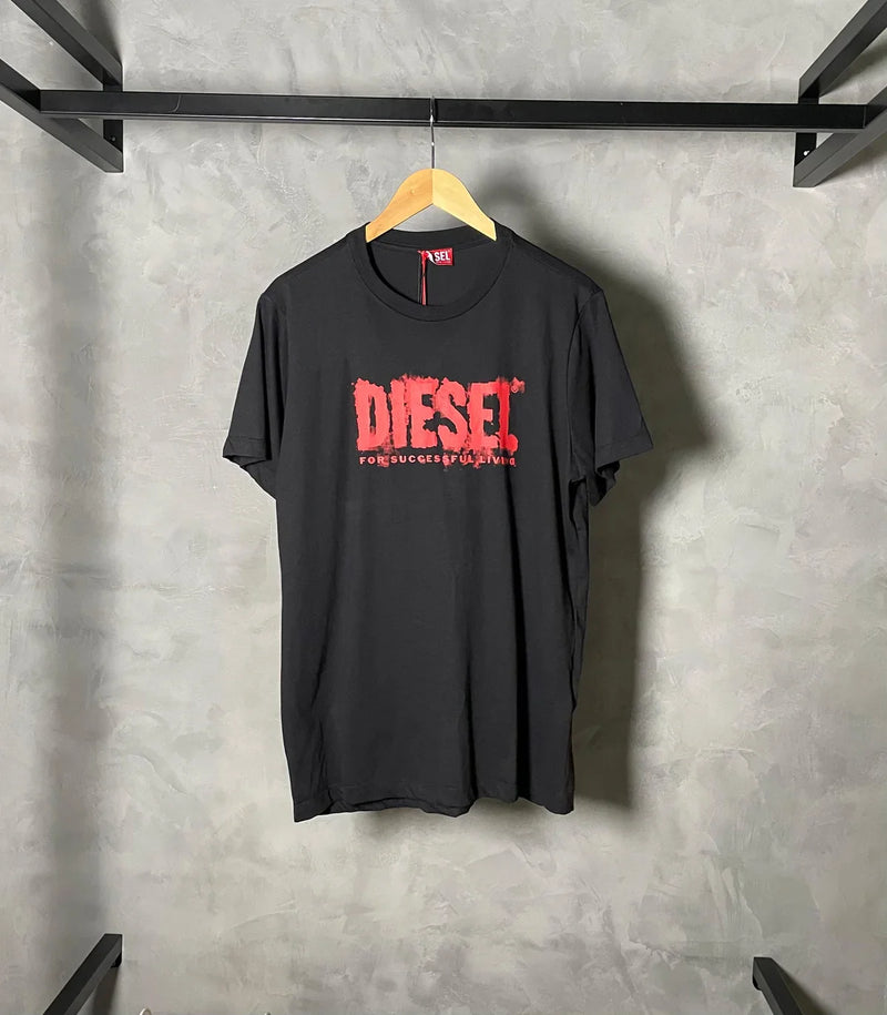 CAMISETA DIESEL ESTEMPA MANCHADA NA FRONTAL